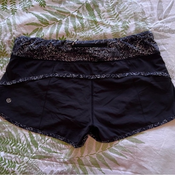 679. EUC - Lululemon Speed Up Short 2.5” - Picture 1 of 5